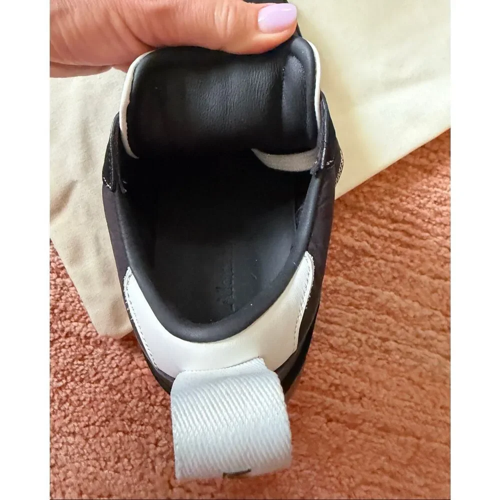Black Low Top Sneakers Contrast Stitch Gum Sole EU 37